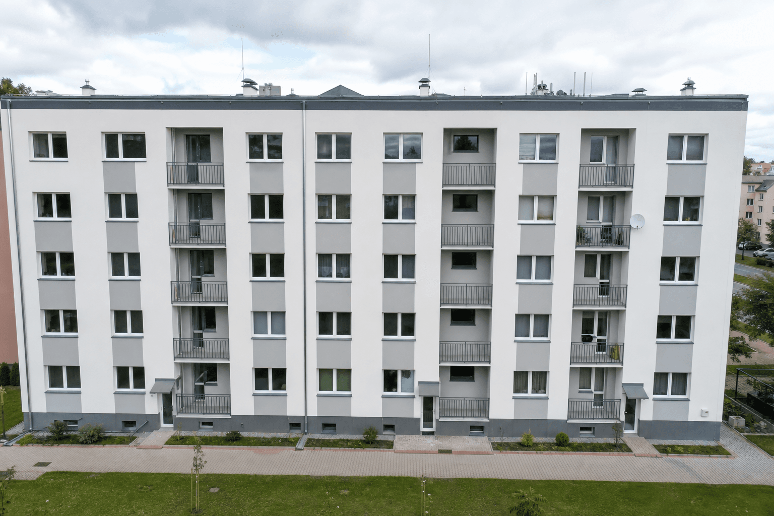 Thermal Building Audit — M&E Post-Installation — hover to reveal the thermal layer