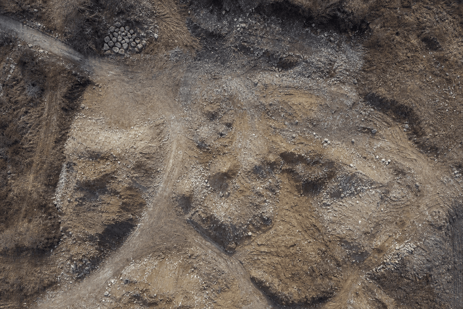 Pre-Construction & Post-War Mapping Survey — hover to reveal the thermal layer